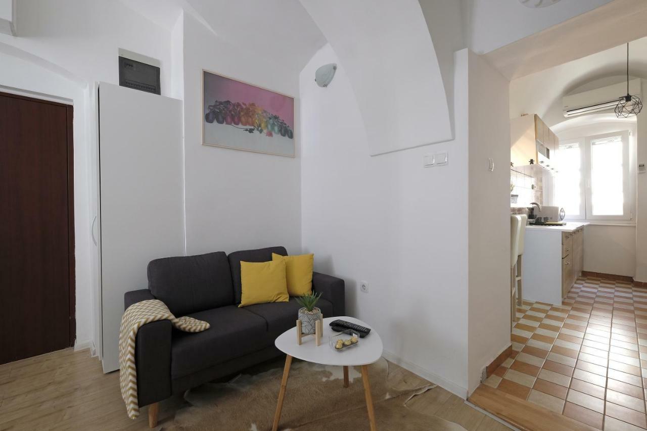 Stone Gate Appartement Zagreb Buitenkant foto