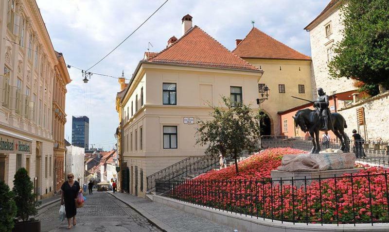 Stone Gate Appartement Zagreb Buitenkant foto